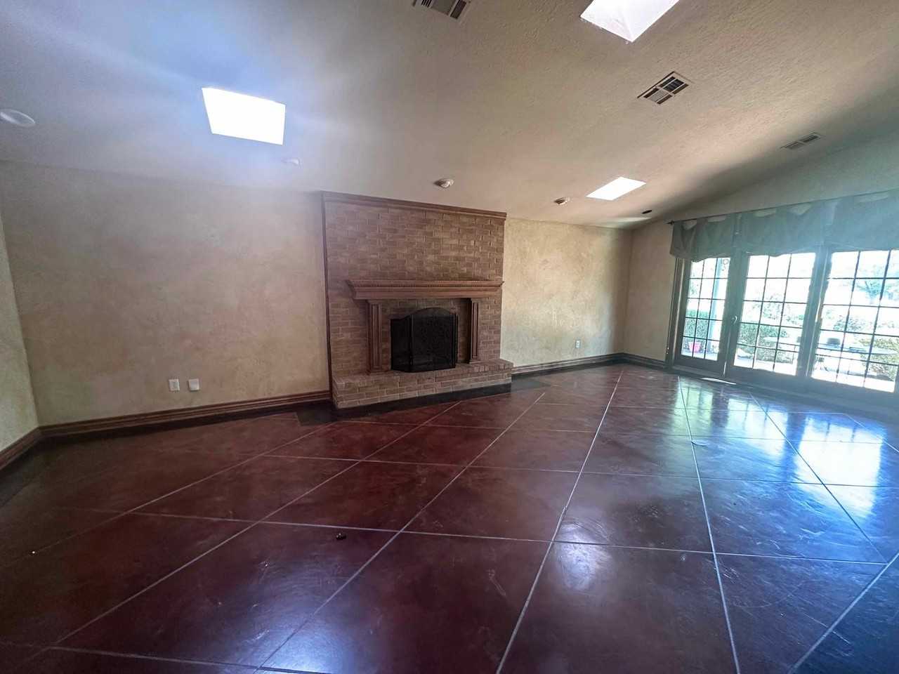 804 Lakeside Cir - Photo 3 of 27