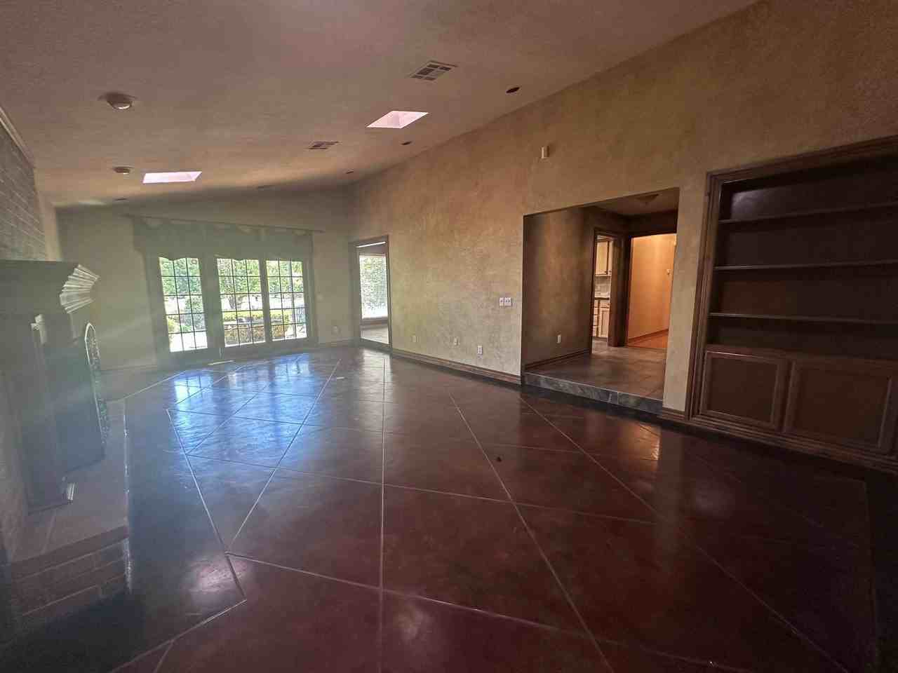 804 Lakeside Cir - Photo 4 of 27