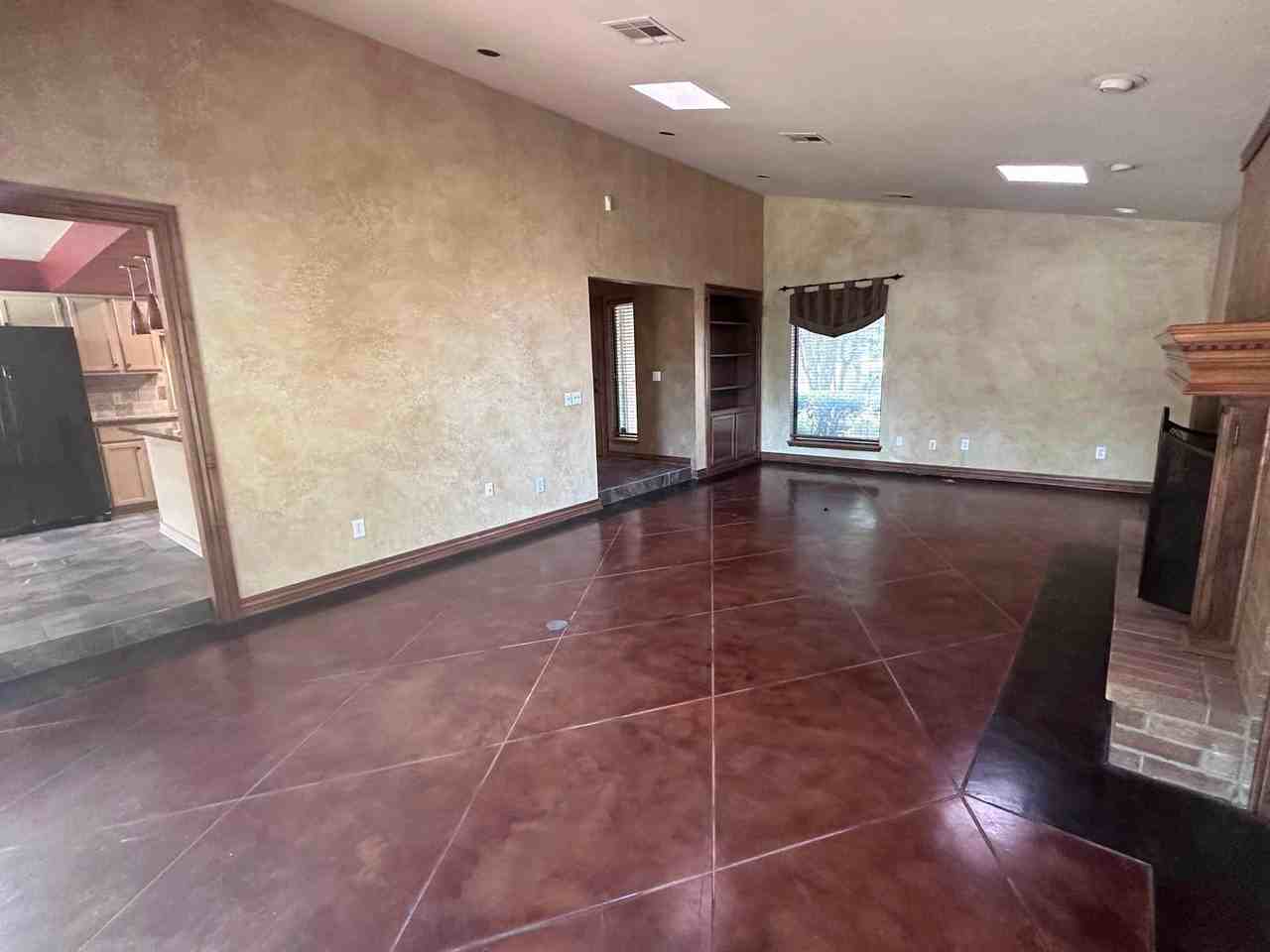 804 Lakeside Cir - Photo 5 of 27