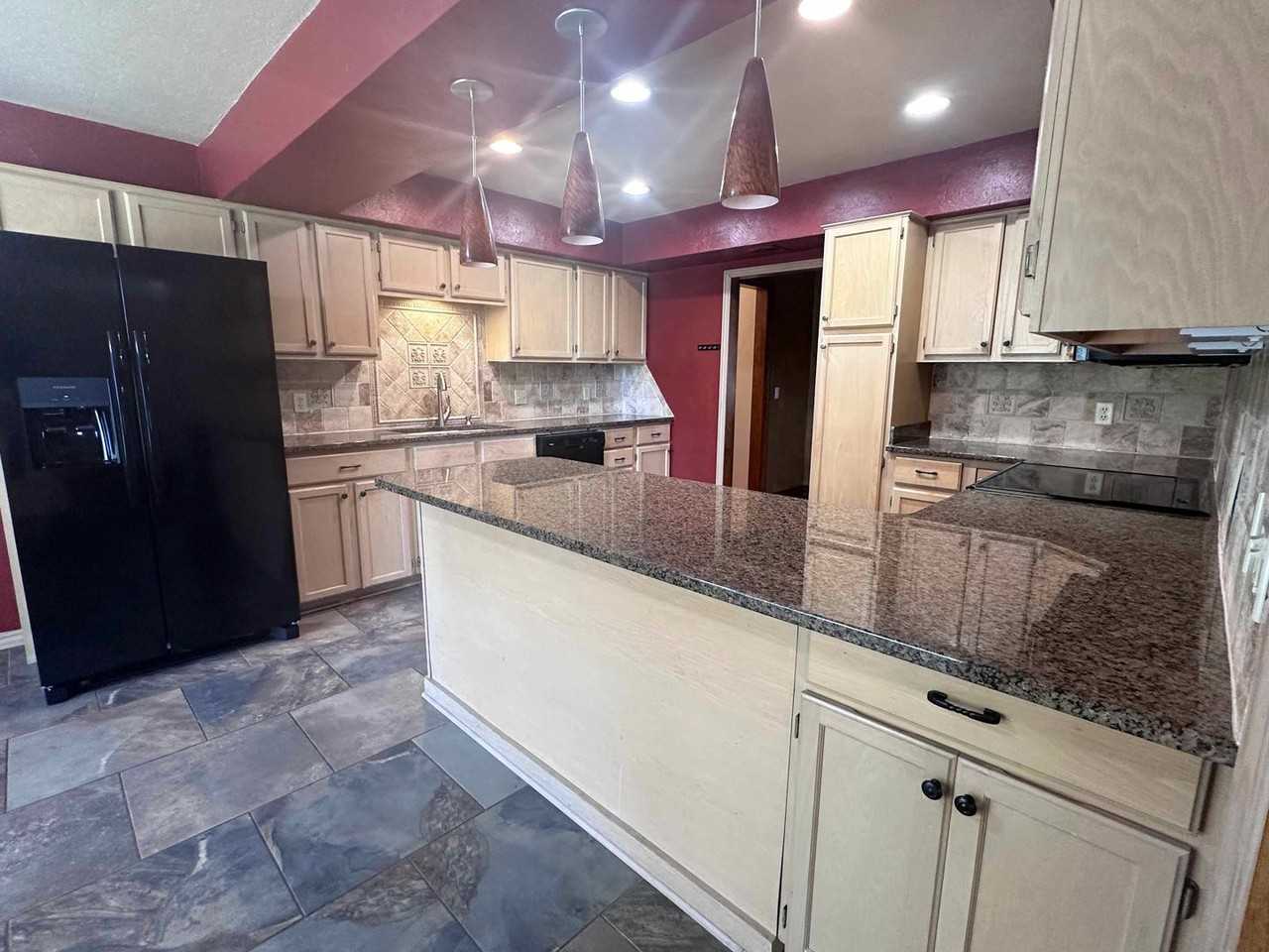 804 Lakeside Cir - Photo 7 of 27