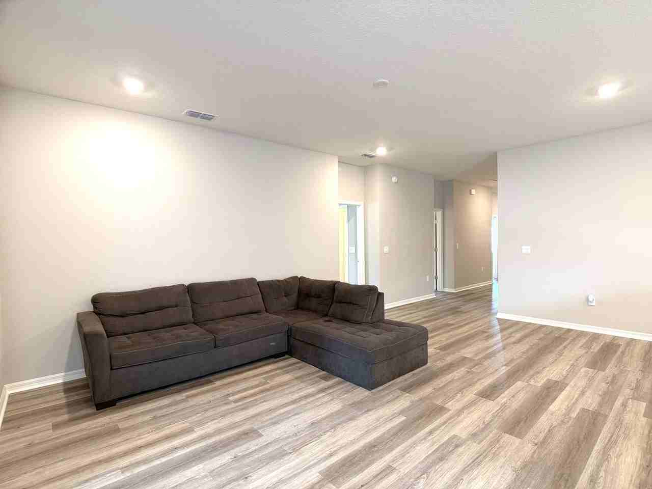 4510 Rapallo Ave - Photo 5 of 39