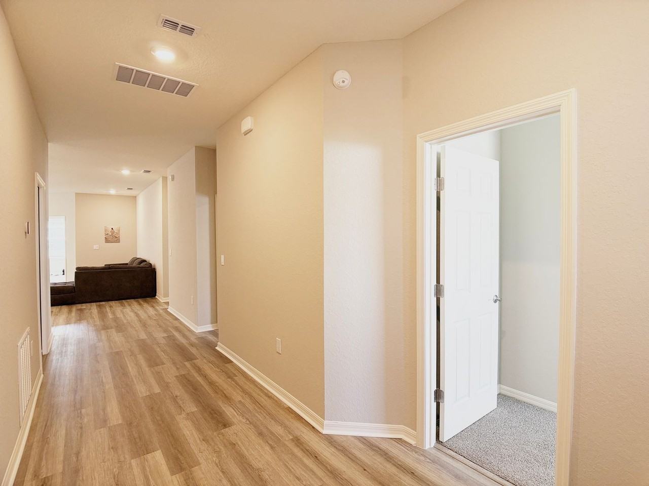 4510 Rapallo Ave - Photo 6 of 39
