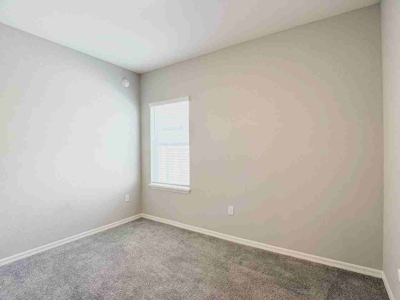 4510 Rapallo Ave - Photo 7 of 39