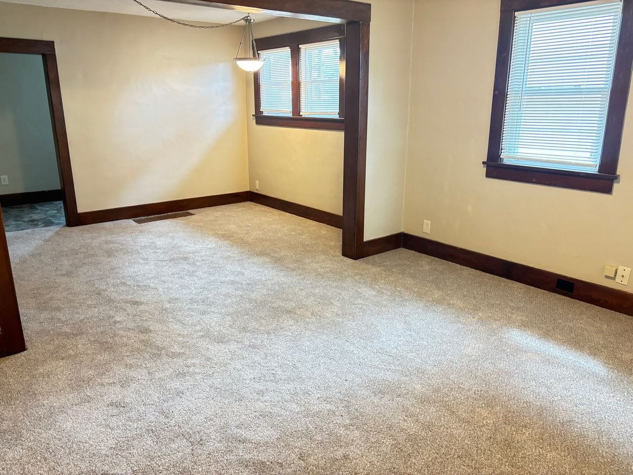 2118 Short St - Photo 4 of 10