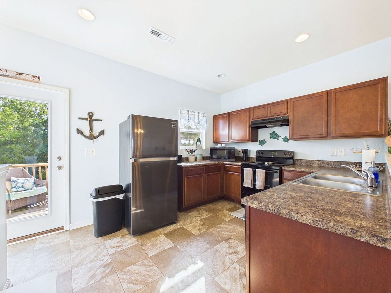 703 Elton Ave #1 - Photo 4 of 27