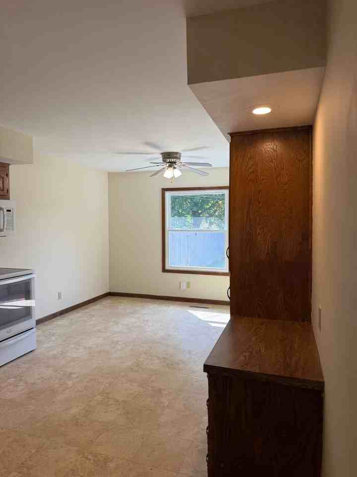 3735 N Pickwick Ave - Photo 3 of 18