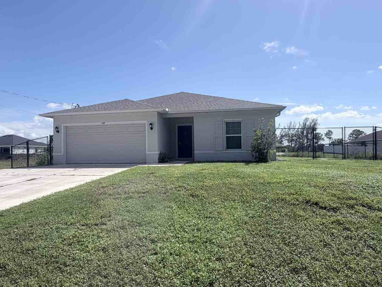 328 Jacaranda Pkwy E