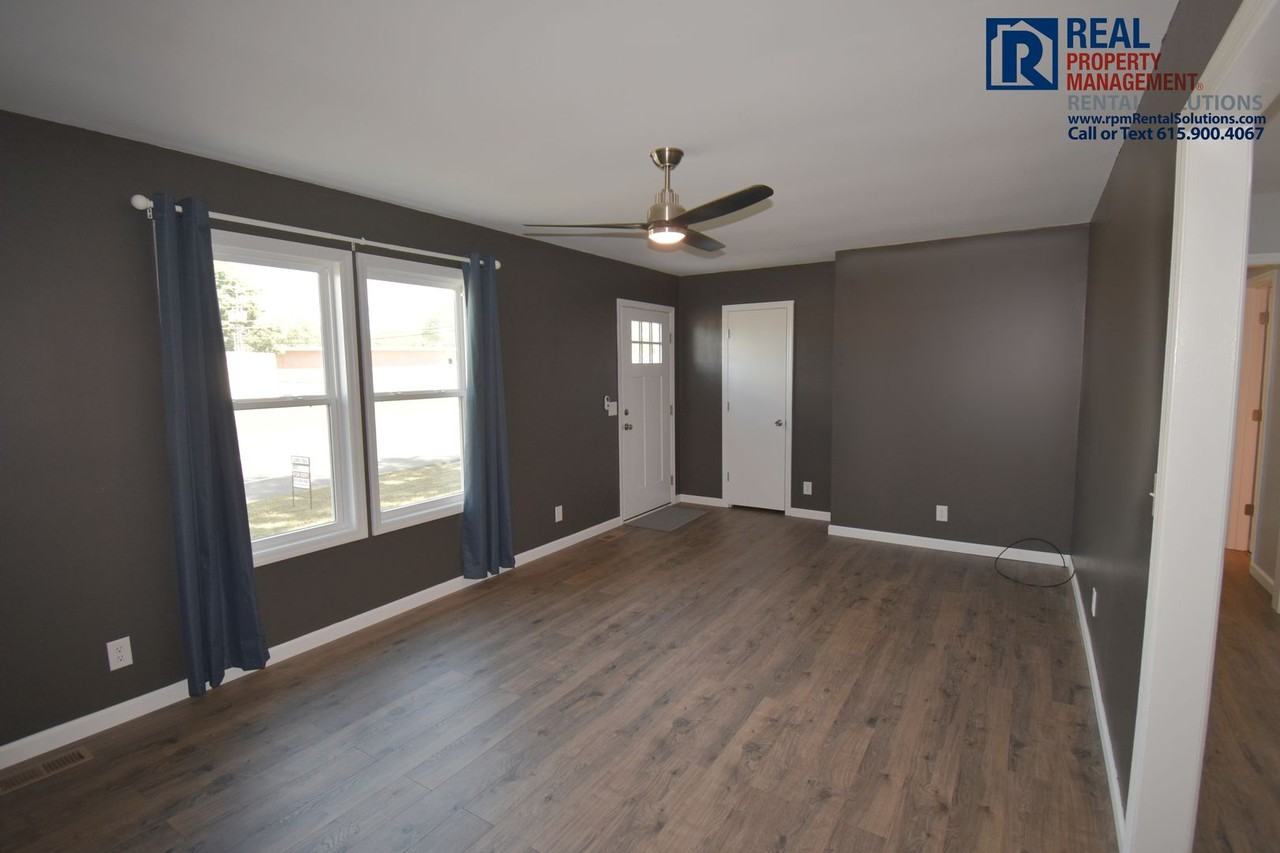 401 Dunnaway St - Photo 5 of 20