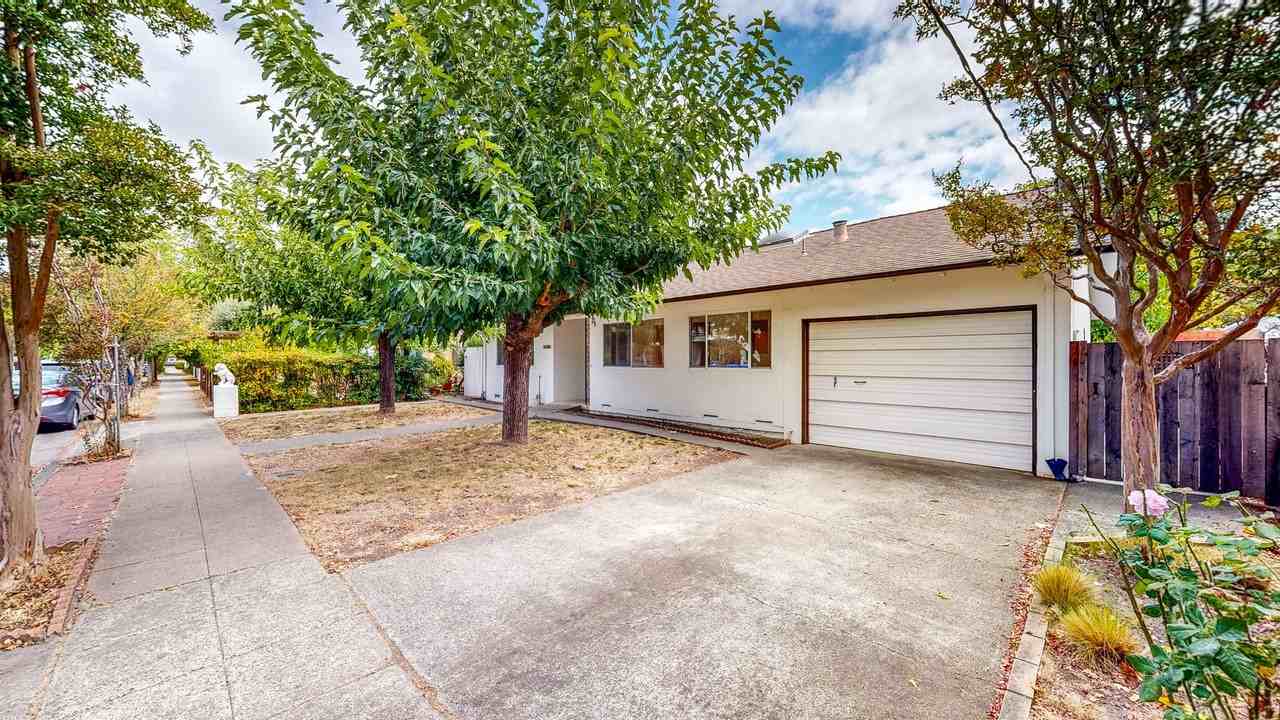 1426 3rd St - Photo 3 of 50
