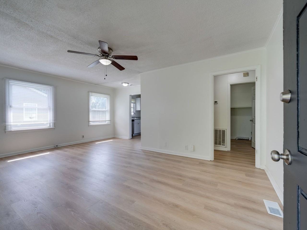 139 Darnell Pl - Photo 5 of 25