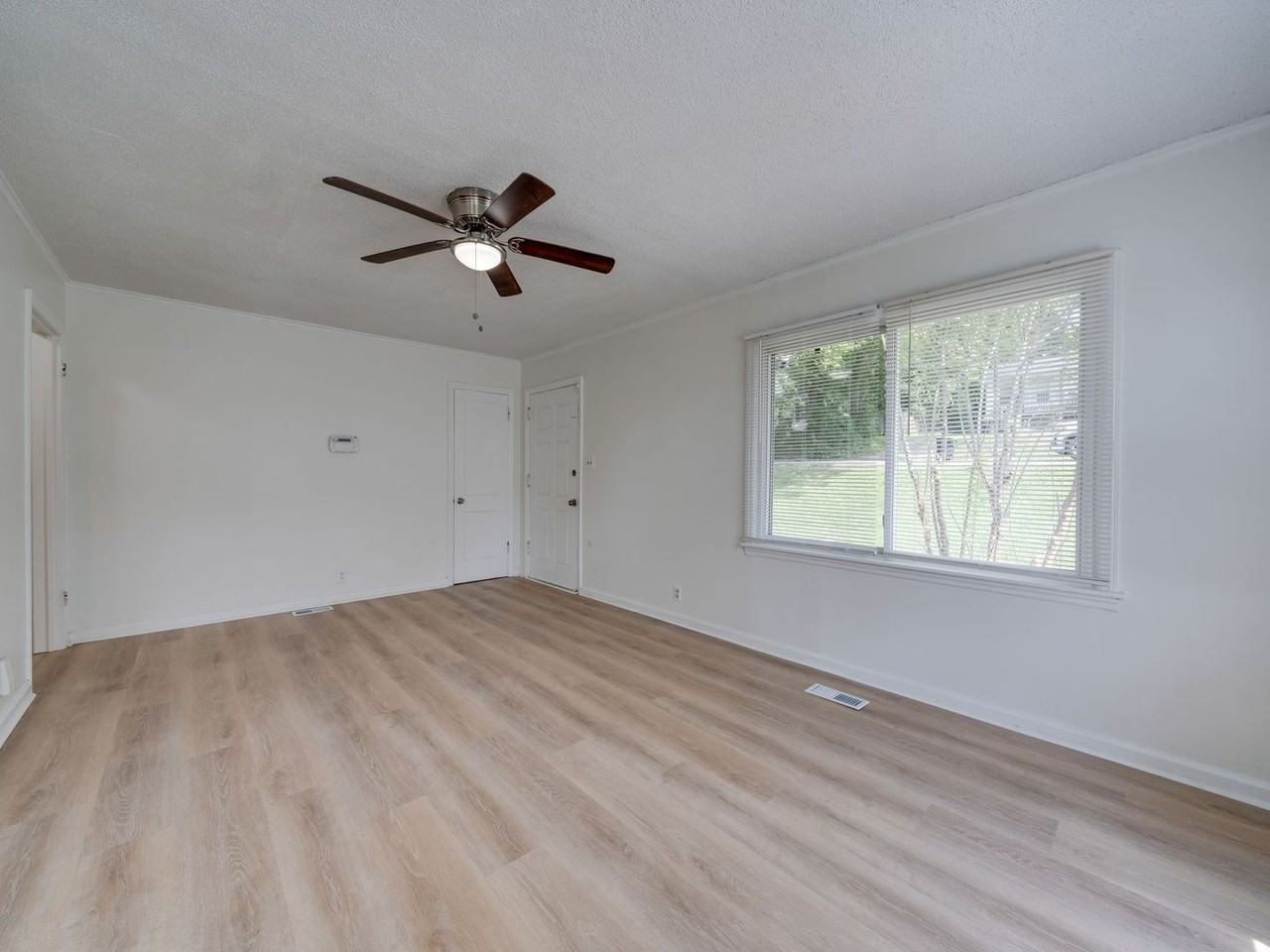 139 Darnell Pl - Photo 7 of 25
