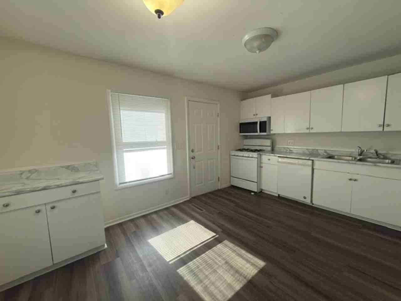 1411 Scottsdale Dr - Photo 3 of 9