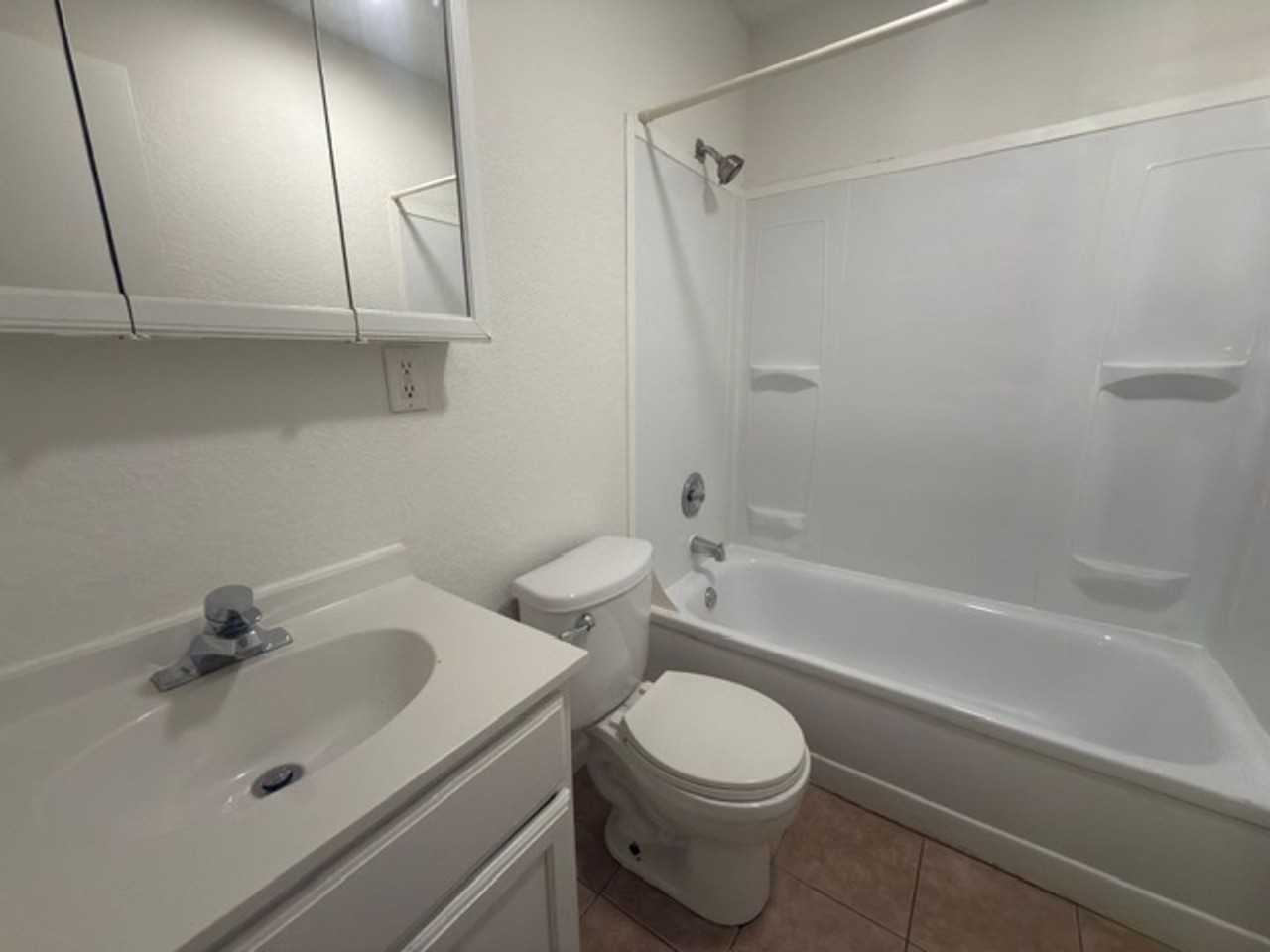 1411 Scottsdale Dr - Photo 5 of 9