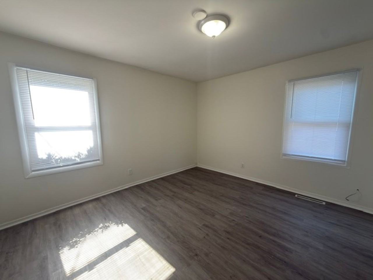 1411 Scottsdale Dr - Photo 7 of 9