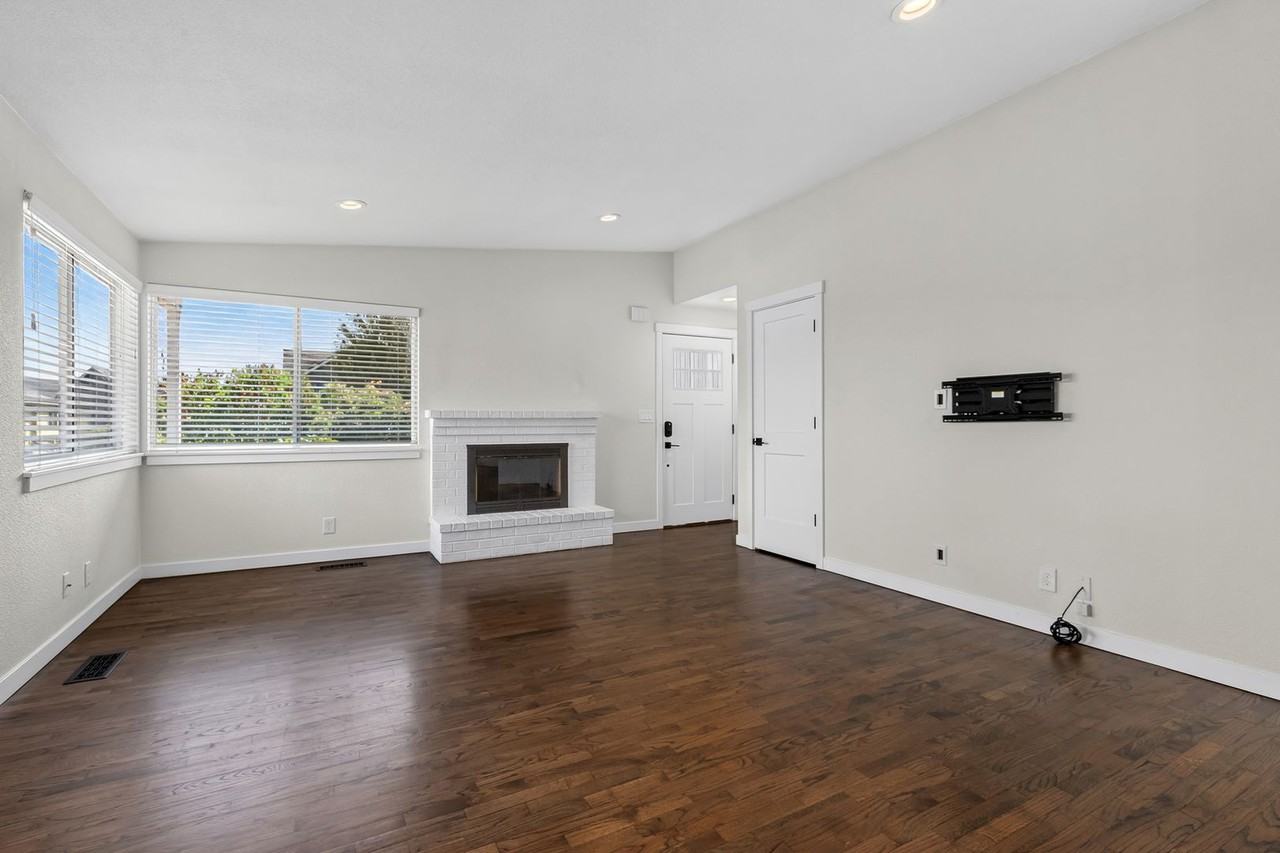 5929 32nd Ave Sw - Photo 2 of 44