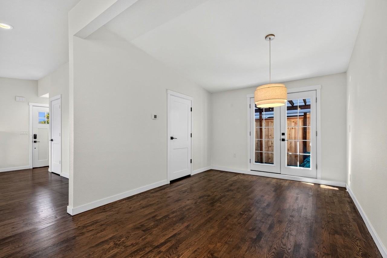 5929 32nd Ave Sw - Photo 4 of 44