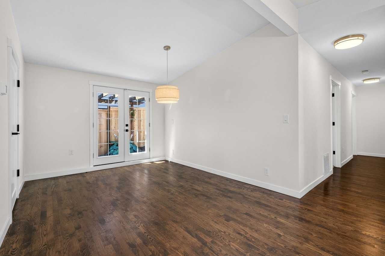 5929 32nd Ave Sw - Photo 5 of 44