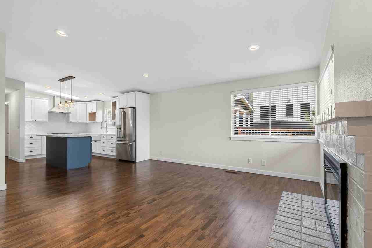 5929 32nd Ave Sw - Photo 7 of 44