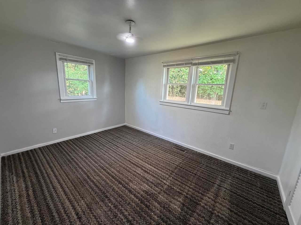 213 E 21st St - Photo 7 of 21