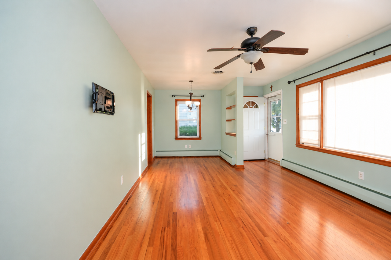 645 N Mount Joy St - Photo 4 of 47