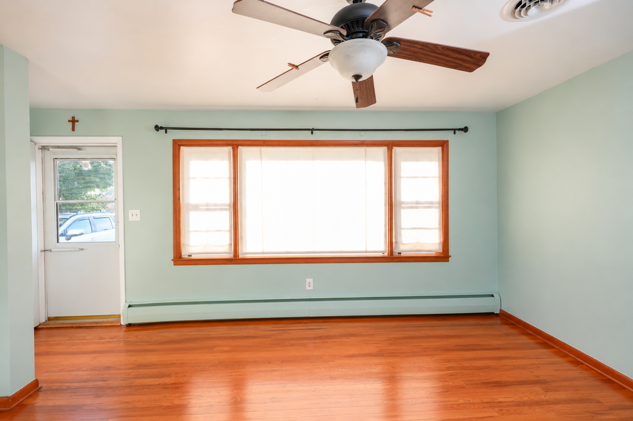 645 N Mount Joy St - Photo 6 of 47