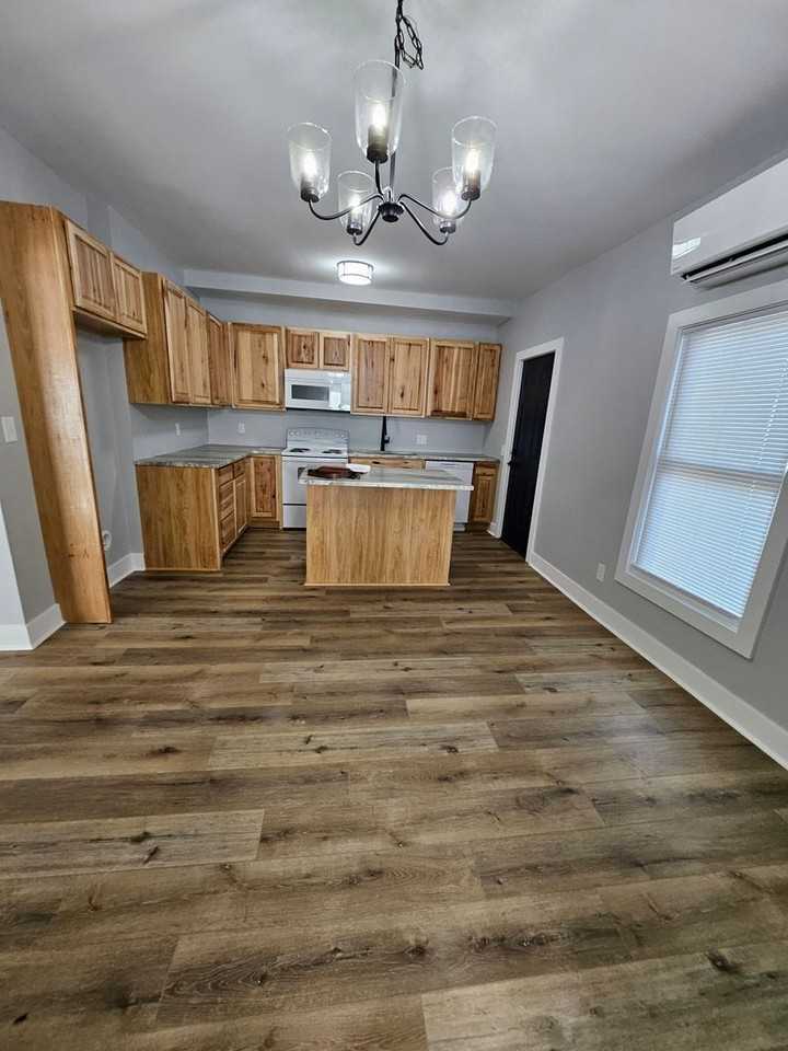Renovated Duplex - Photo 5 of 37