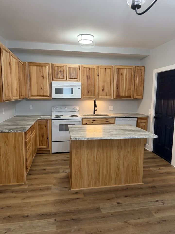 Renovated Duplex - Photo 6 of 37