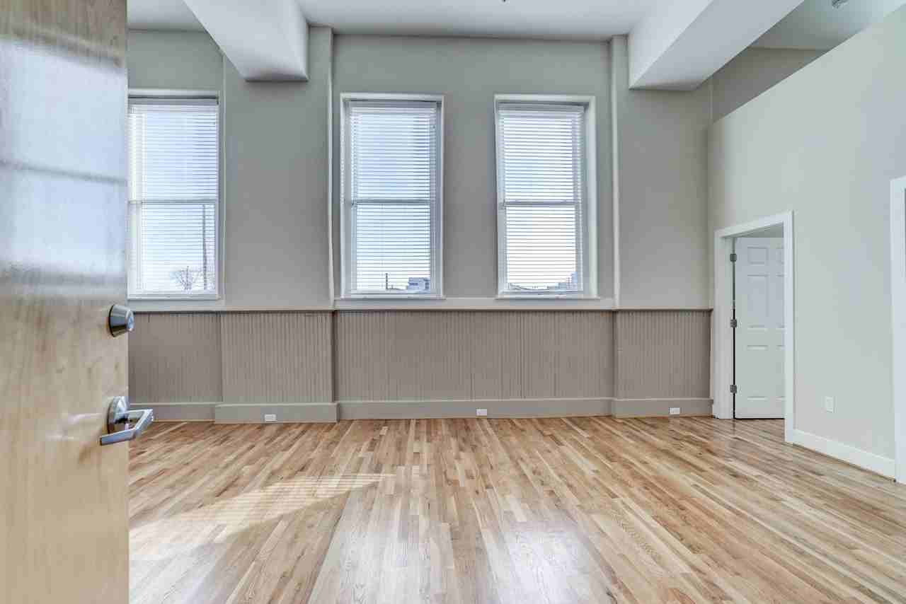 10 W Leigh St