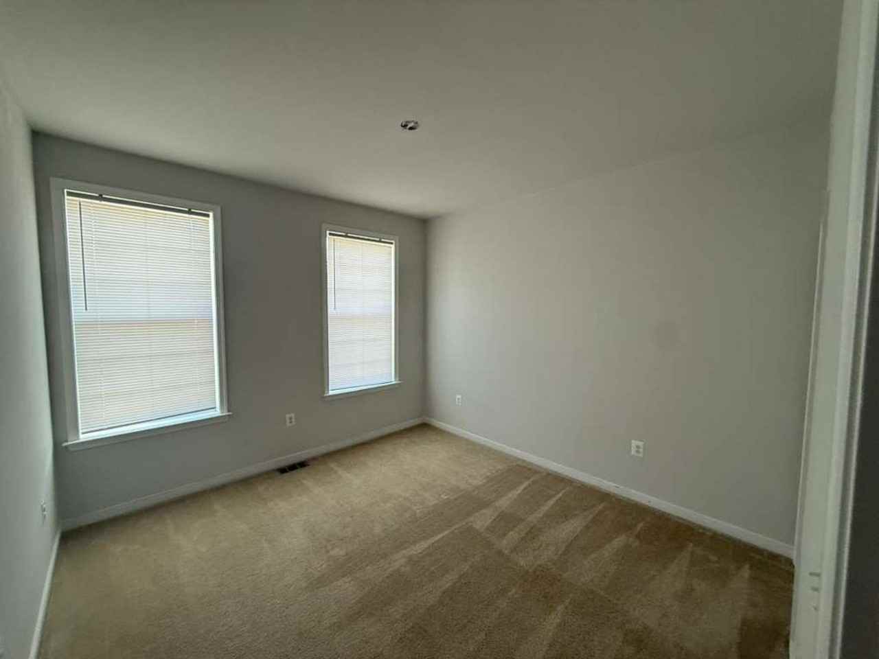 5912 Whitehurst Ln - Photo 3 of 19