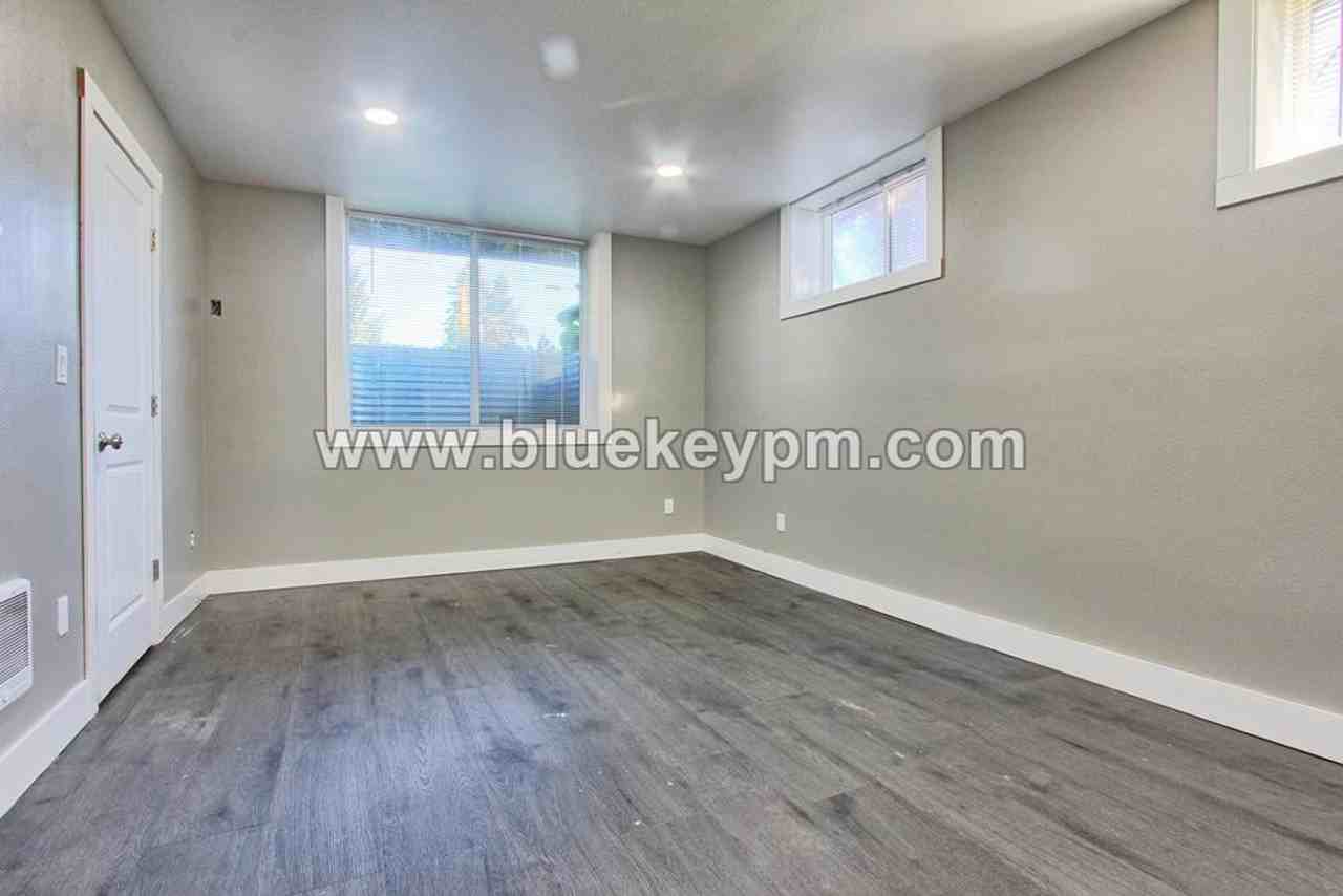 2400 Lincoln Ave #A - Photo 4 of 11