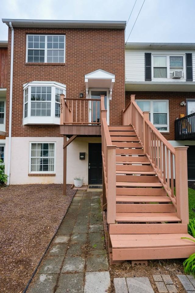 1421 E Caracas Ave - Photo 2 of 35