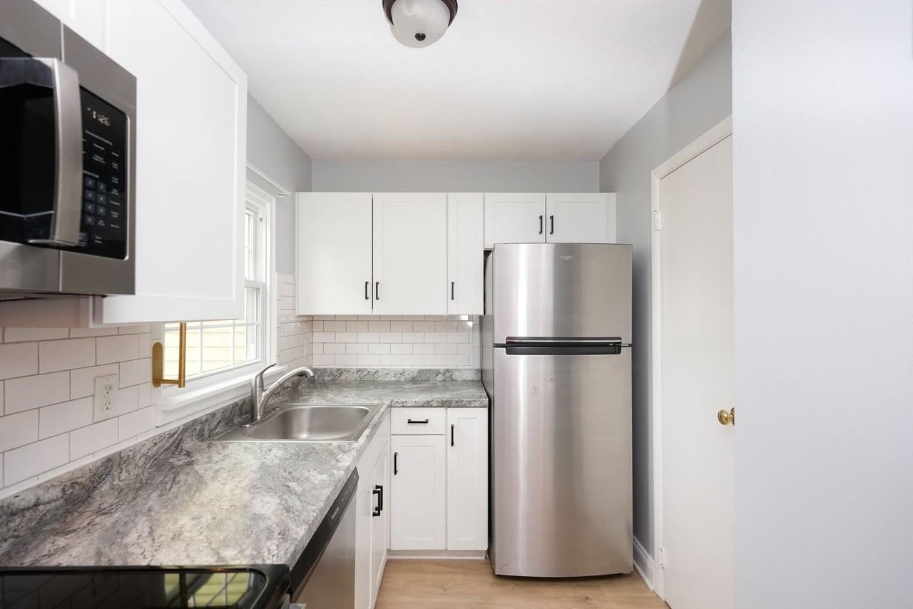 1421 E Caracas Ave - Photo 3 of 35