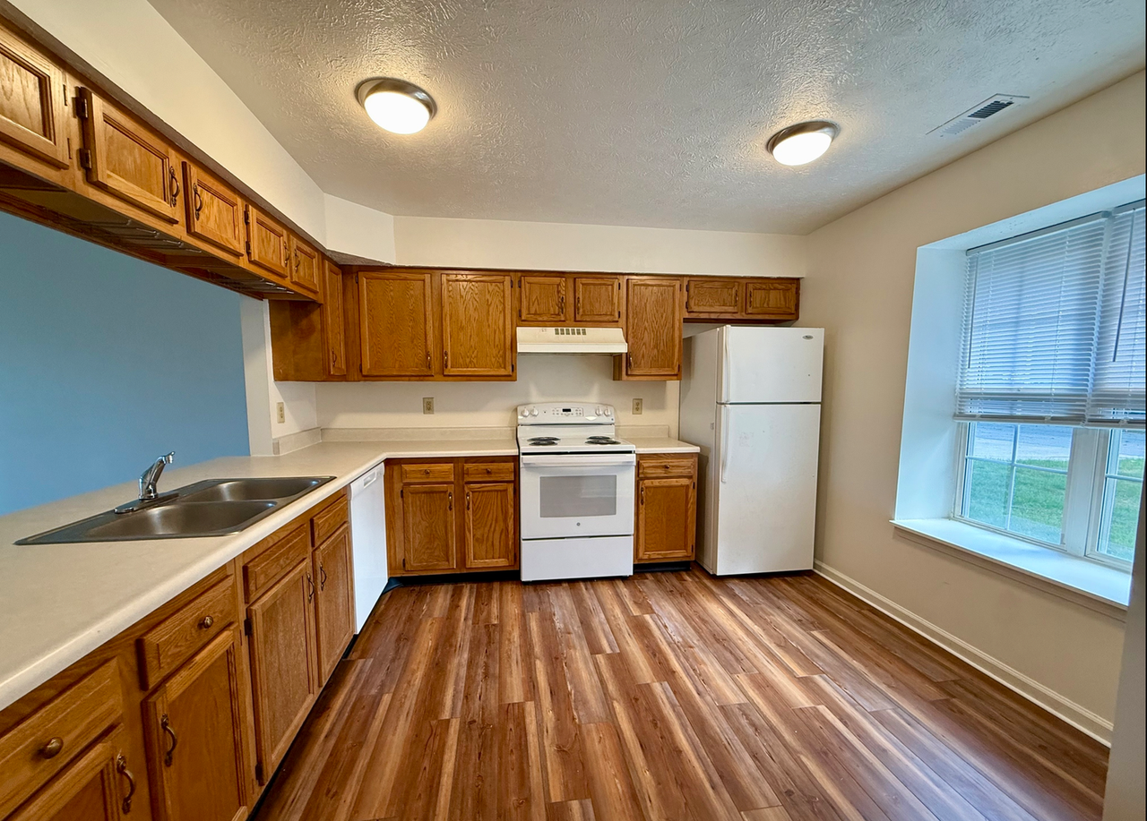 320 Woodberry Dr - Photo 2 of 11
