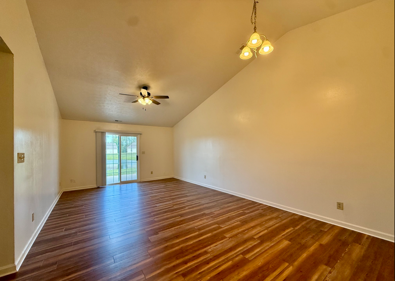 320 Woodberry Dr - Photo 3 of 11
