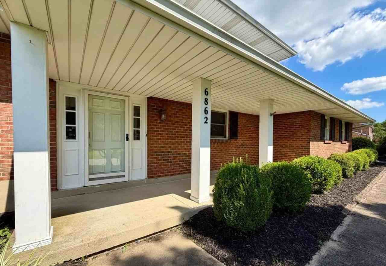 6862 Windwood Dr - Photo 4 of 38
