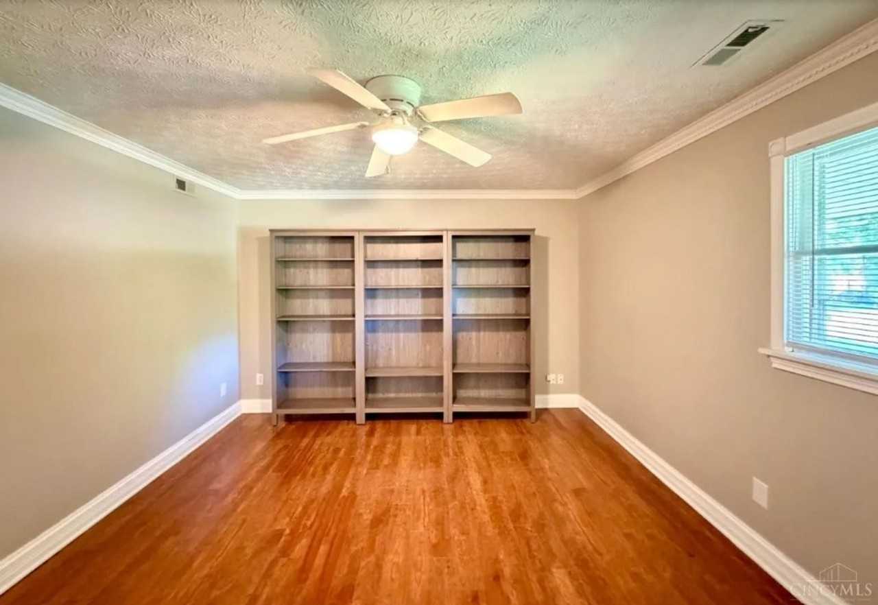 6862 Windwood Dr - Photo 7 of 38