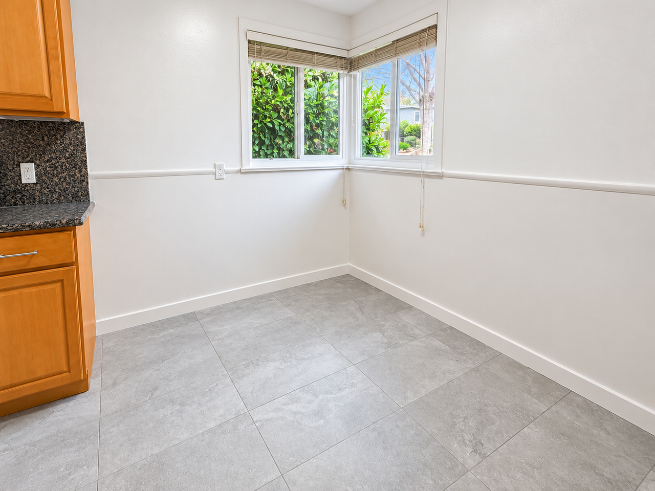 747 Ashbury Ave - Photo 4 of 22