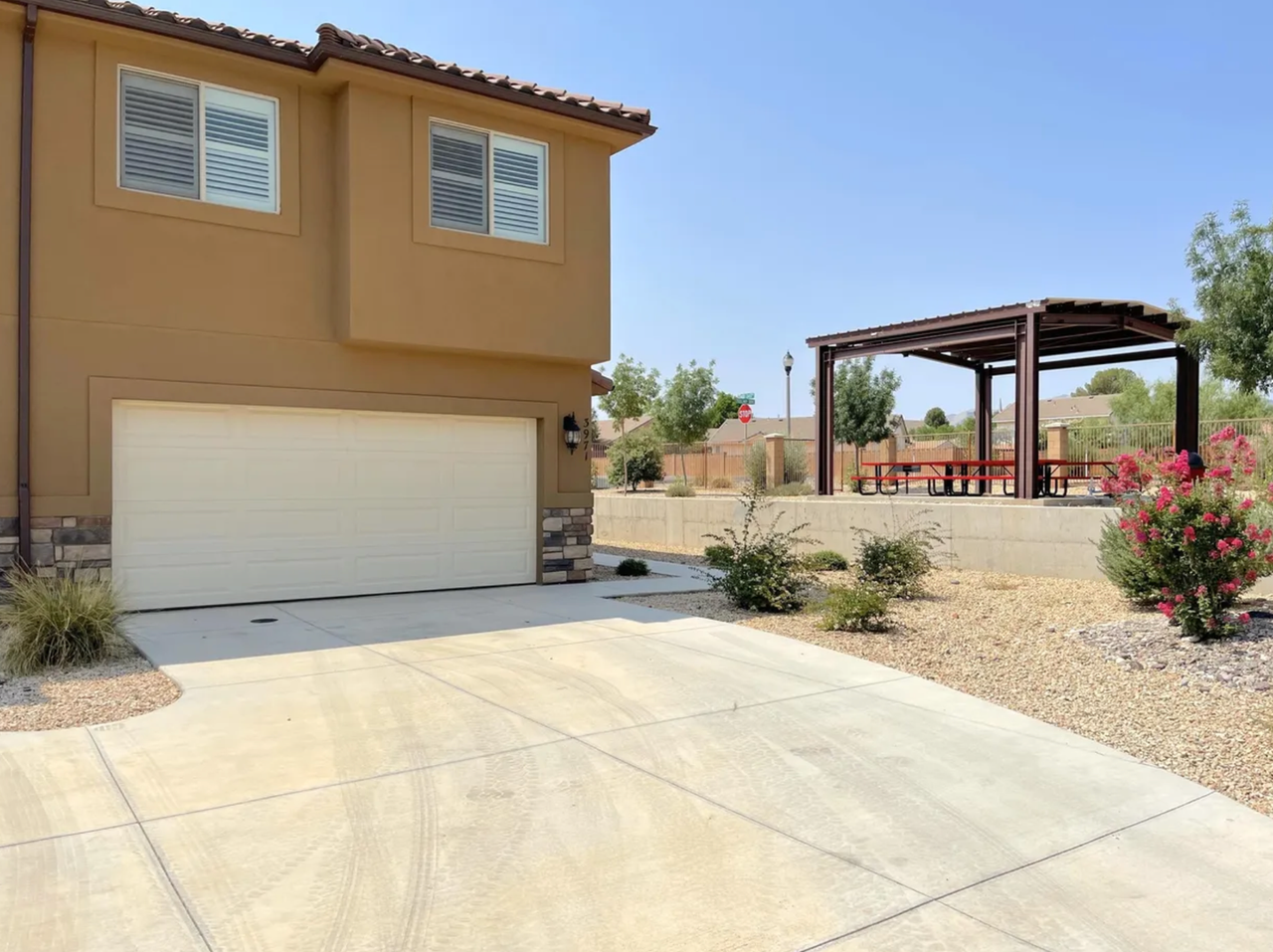 3971 Bella Vista Dr - Photo 2 of 11