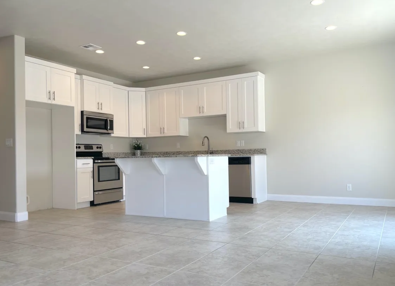 3971 Bella Vista Dr - Photo 4 of 11