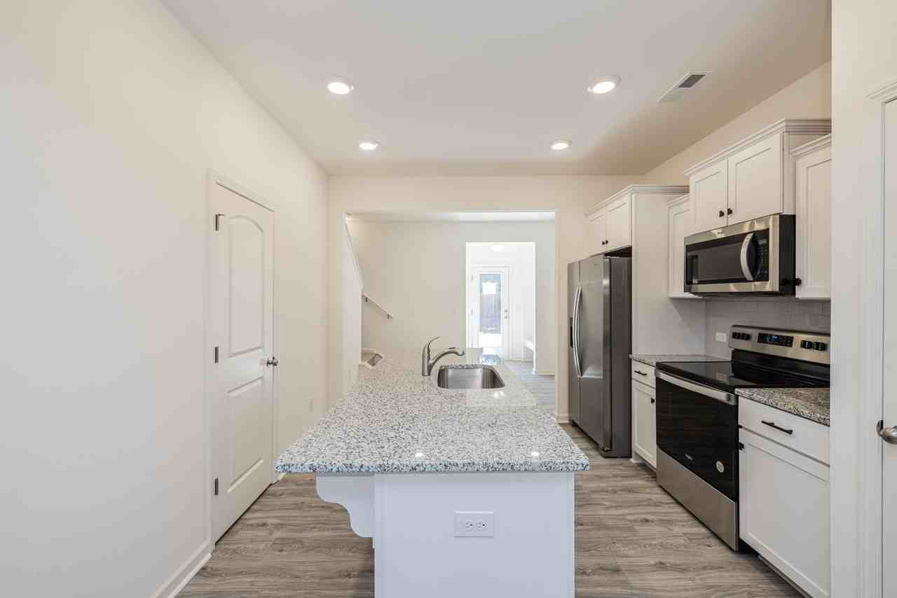 278 Banbury Ln - Photo 4 of 12