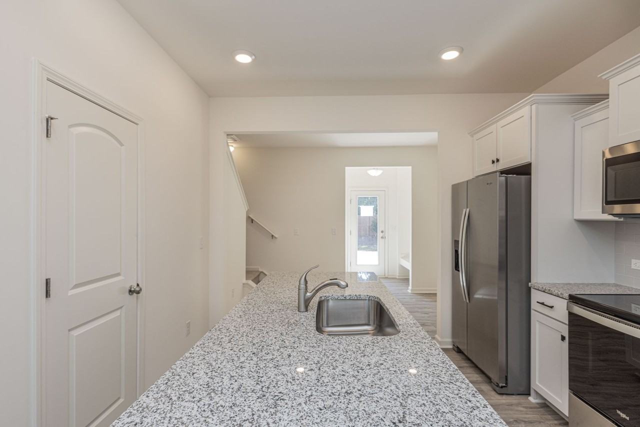 278 Banbury Ln - Photo 5 of 12