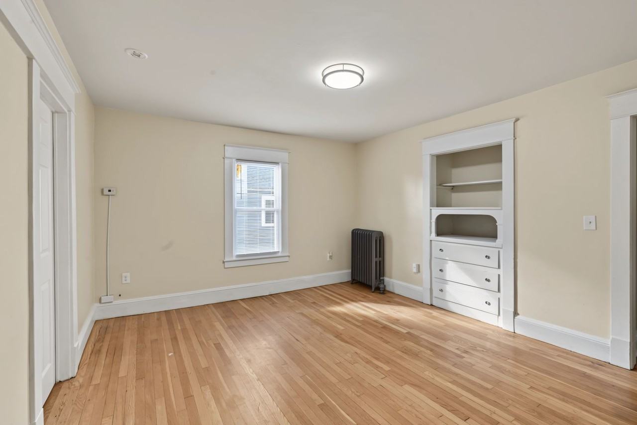 214 Oak Grove Ave - Photo 2 of 23
