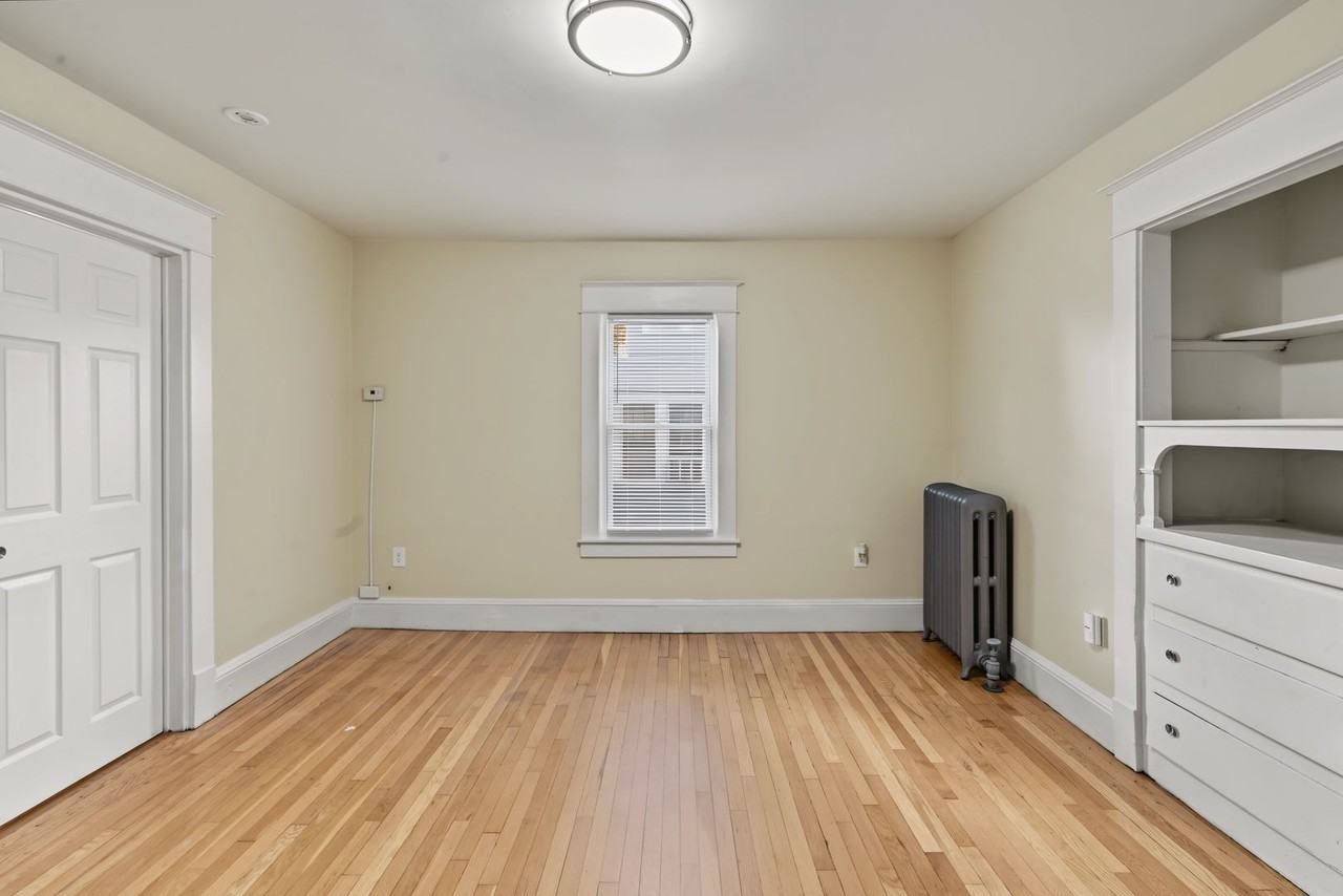 214 Oak Grove Ave - Photo 3 of 23