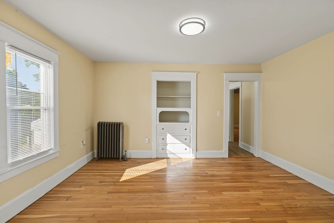 214 Oak Grove Ave - Photo 4 of 23