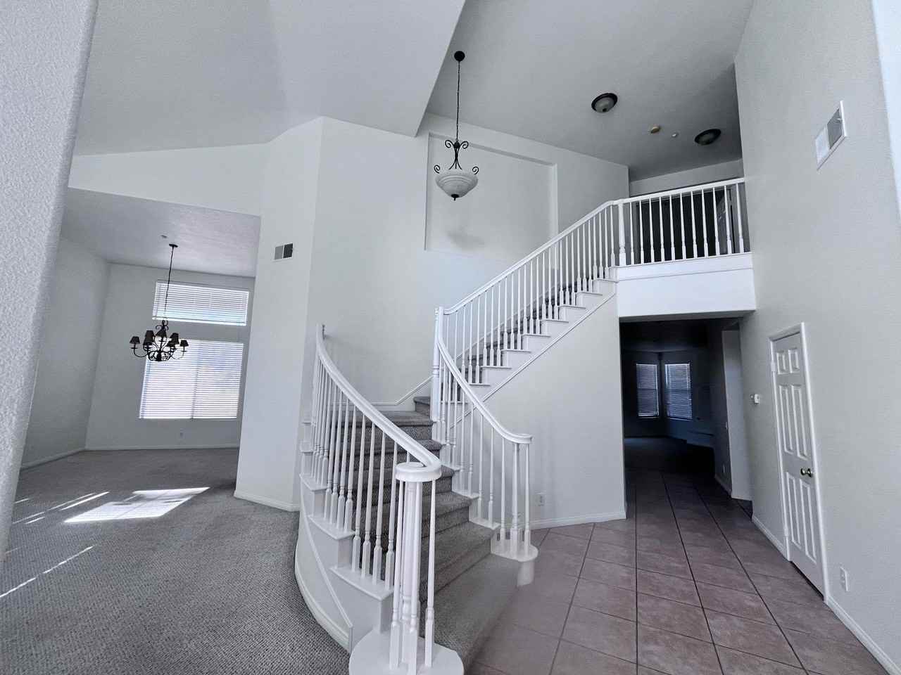 11811 Columbia Ct - Photo 4 of 19