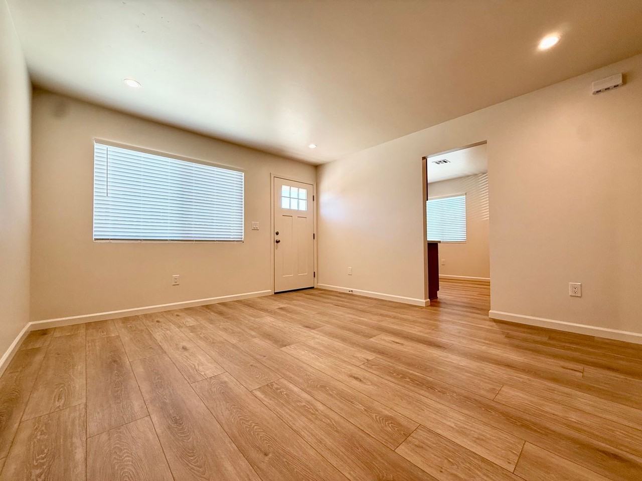 9291 Earl St - Photo 3 of 19