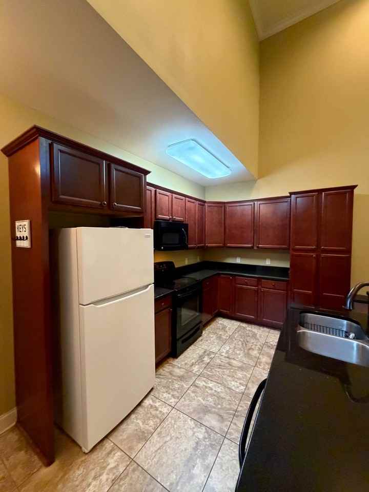 3705 Azalea Dr - Photo 4 of 19