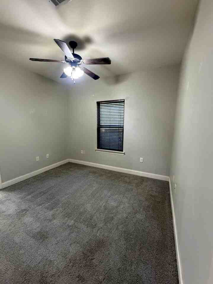 3705 Azalea Dr - Photo 7 of 19
