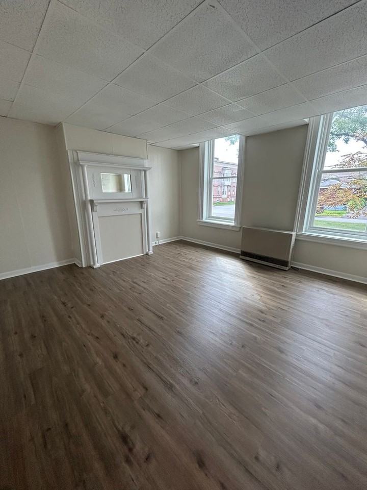 305 23rd St - Photo 2 of 15