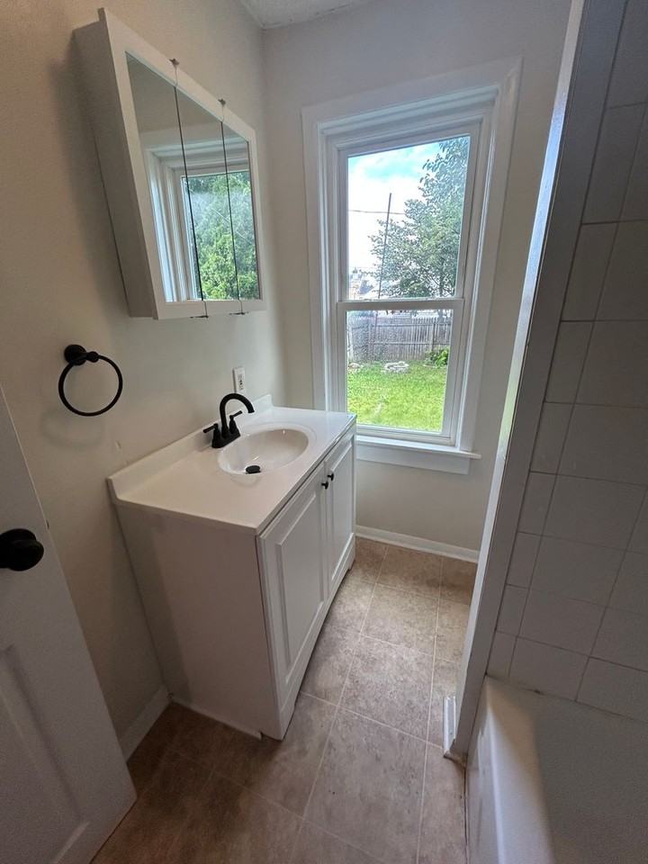 305 23rd St - Photo 5 of 15